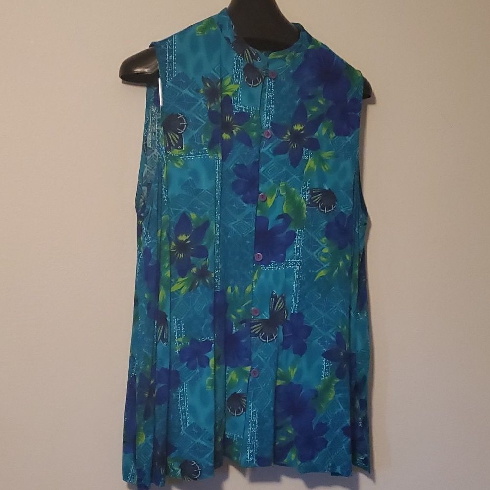 CM Shapes woman sleeveless tunics